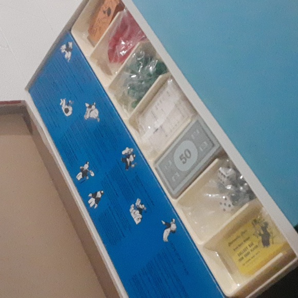 1974 Monopoly game. Partially sealed. Overall good condition - Picture 4 of 9